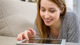 tablet žena woman